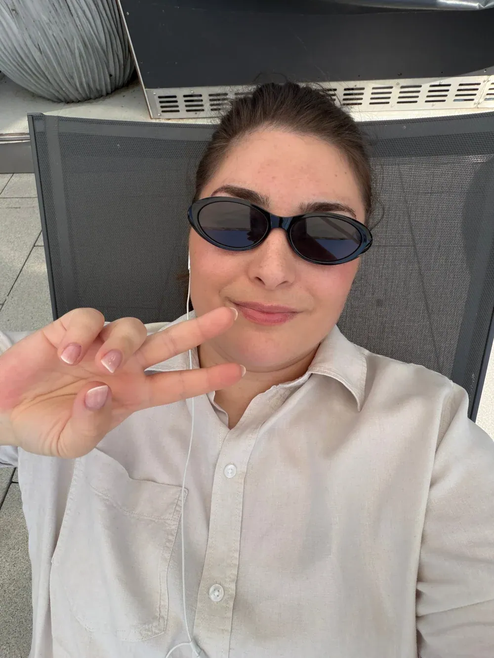 Kimberly mit Sonnenbrille