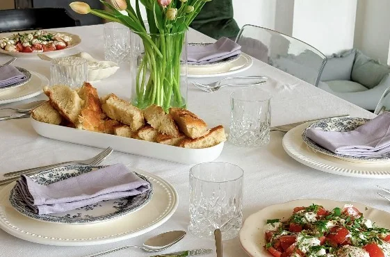 A relaxed three-course dinner