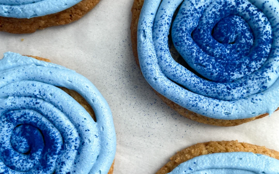 White Chocolate Cookies with Blue Spirulina Butter Cream Frosting