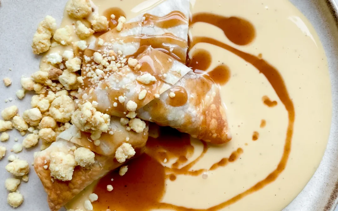 Apple Pie Rolls with Vanilla & Caramel Sauce & Milk Crumble