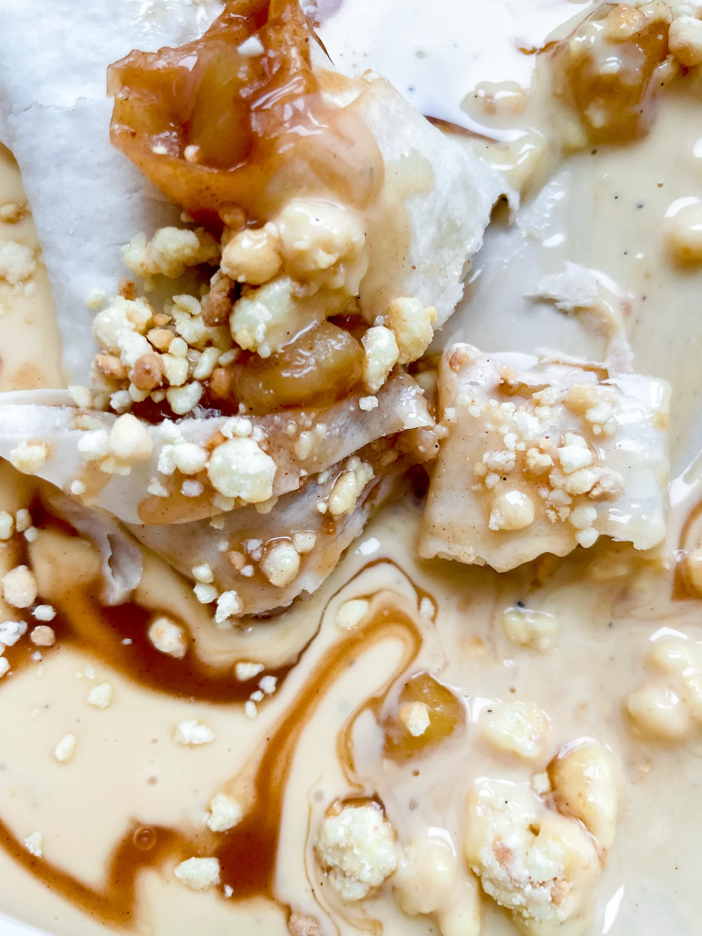 Apple Pie Rolls with Vanilla & Caramel Sauce & Milk Crumble