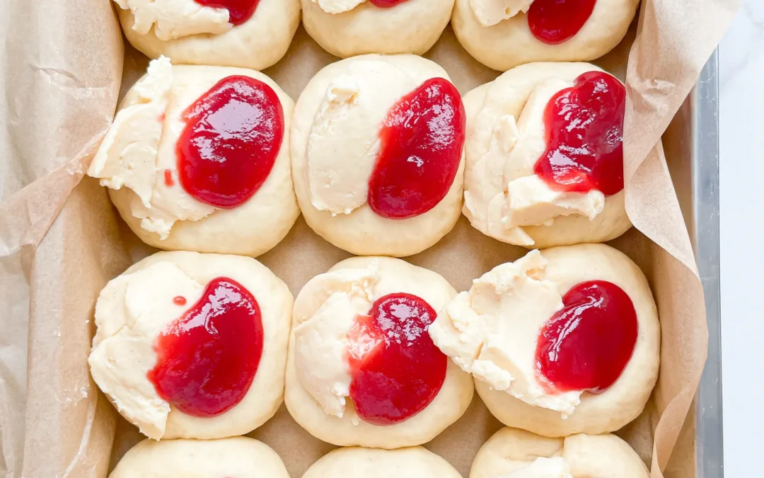 Vanilla Cream and Strawberry Jam Streusel Buns